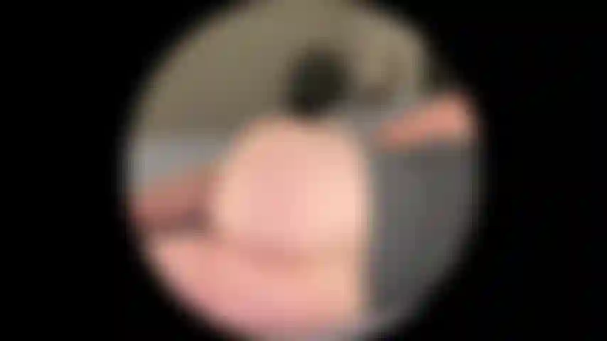 222. Giantess trouve un petit homme dans le cul.