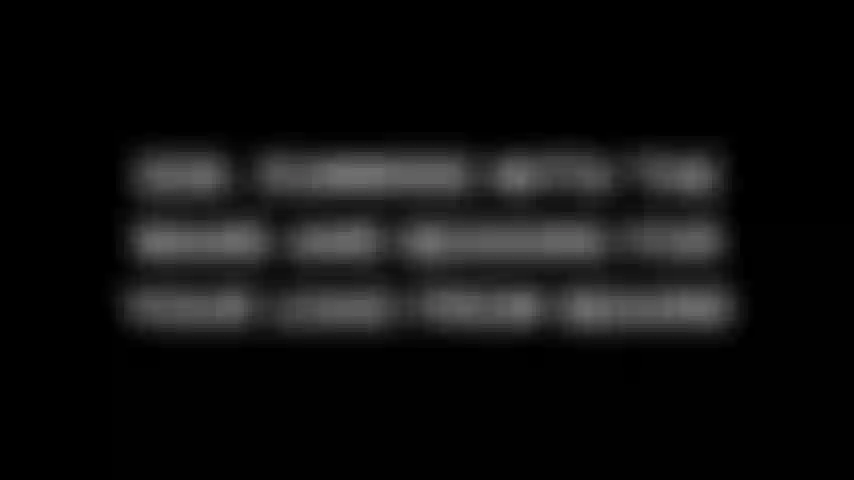 339. Je jouis avec la baguette et je supplie pour ta charge par derrière.