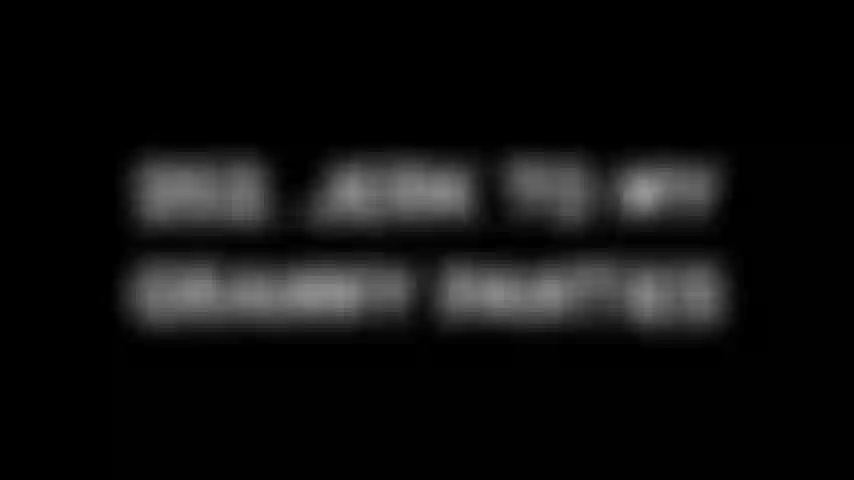 252. Jerk à ma culotte de grand-mère.