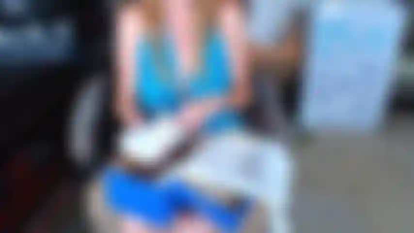 114. Des mecs blancs et un putain de gode.