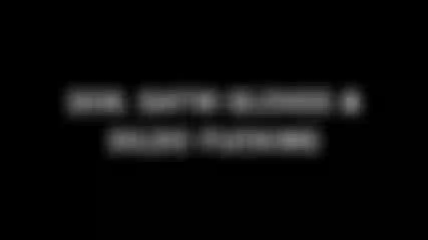 306. Des gants en satin et je baise avec un gode.