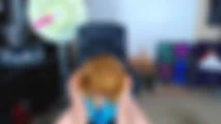 167. Adore mes pieds.