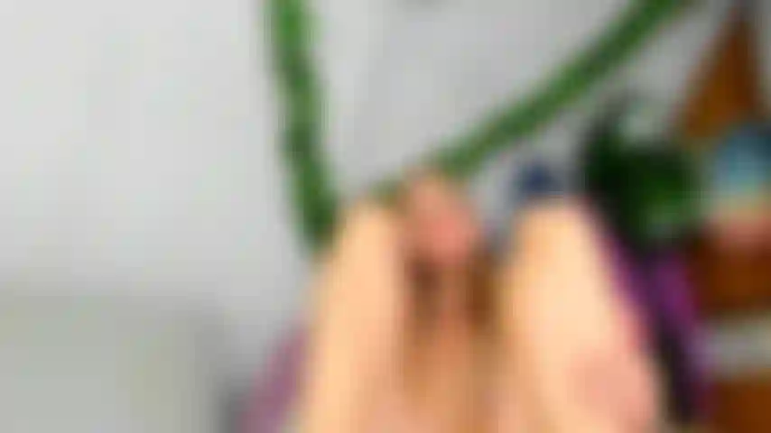 Spectacle de pieds et de jambes.