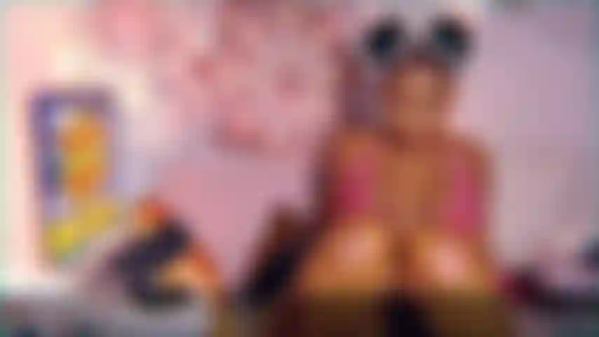 C'est une masturbation sensuelle. Une belle chatte humide pour toi !! J'essaie différents styles d'édition, alors j'espère que vous les aimez. J'apprends encore :).