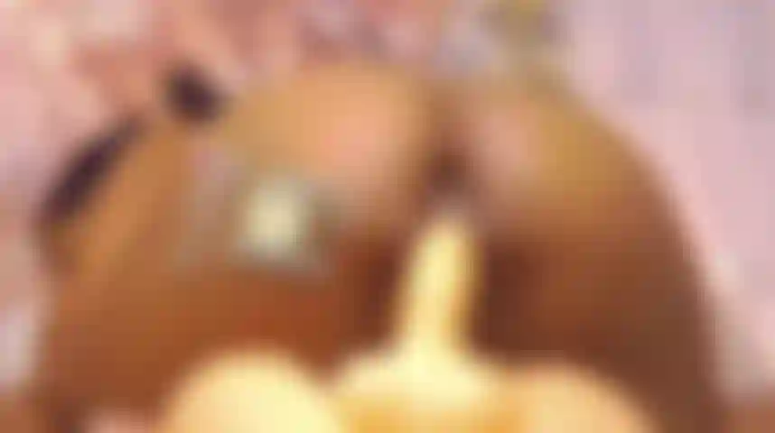 Je monte pour la première fois sur ma poupée sexuelle.