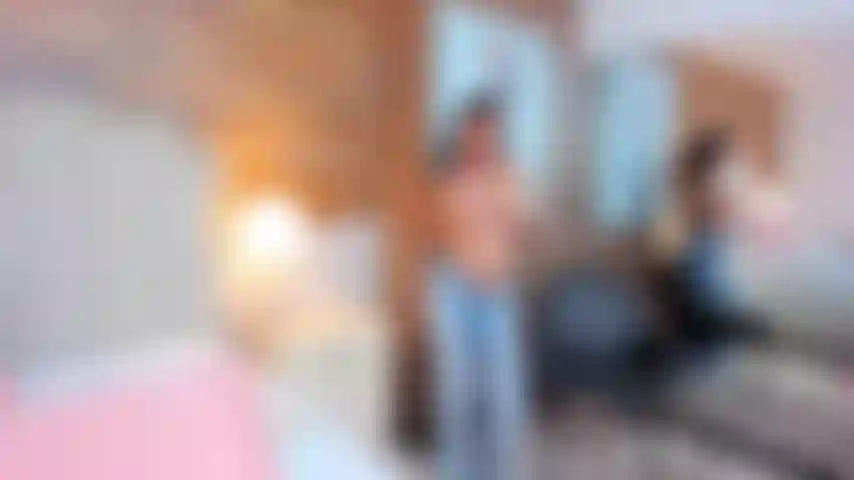 Ma chatte est si mouillée que tu n'auras pas besoin de tant de travail pour mettre ta bite dedans, chérie, viens me baiser fort.