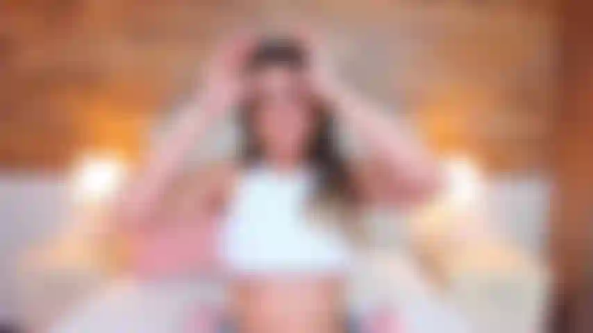 Vidéo complète, regarde comment je joue avec mes jolis seins, puis je commence à sucer ta bite dressée, puis je continue à baiser et à masturber ma chatte rose viens voir mon show complet dans cette vidéo c'est tout.