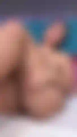 Tu aimes montrer tes pieds ou ma chatte ou les deux ensemble.