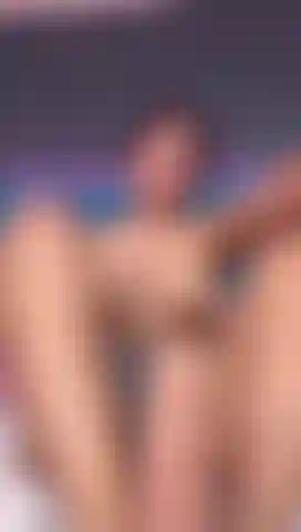 Ta bite sur mes pieds jusqu'à ce que tu jouisses pour moi dessus.