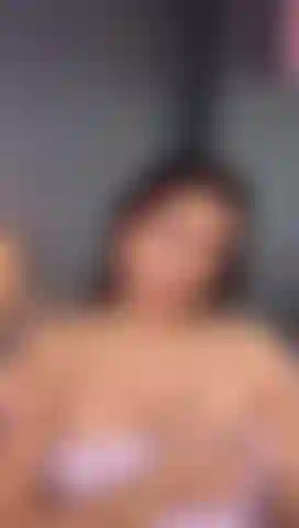 Excitée d'avoir ta bite entre mes seins et ma bouche.