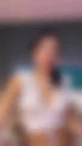 Profitez d'une délicieuse pipe, de gros seins et d'une fille très chaude.