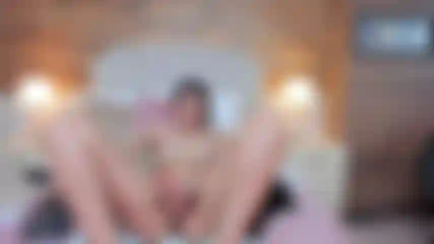 Aujourd'hui je me sens excitée comme l'enfer, je vais sucer ta bite juteuse et te faire profiter de me mouiller la chatte #lushon.