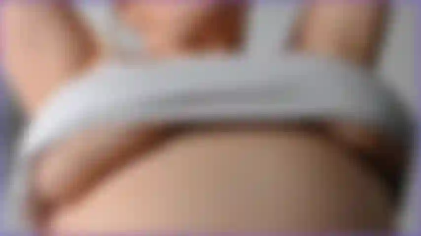 Voyez mes seins flasques matures pendre naturellement, vidéo très chaude pour les amateurs de seins naturels. Je les montre de face et de côté avec un peu de gifles et de rebondissements également. Vidéo chaude de seins tombants et flasques.