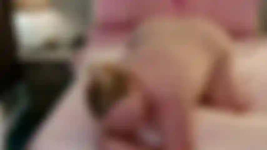 217.Je crache sur mes seins et ta bite pendant que je prends cette bite profondément, la rendant bien humide et dégoulinante, puis je montre mon petit trou du cul de près et en pov de toi qui me baises par derrière.