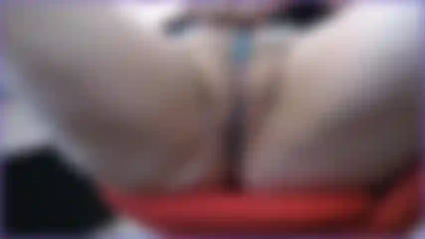 Dans cette vidéo, voyez-moi ouvrir ma chatte pour vous et glisser ma culotte dans ma chatte pendant un moment en la mouillant avec le jus de ma chatte, en gros plans de ma chatte ouverte et écartée dans cette vidéo.