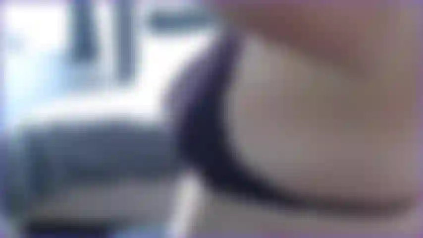 Vidéo chaude pour les amateurs de seins naturels si vous aimez voir des seins naturels suspendus en vue latérale et les secouer de face, cette vidéo est pour vous :).