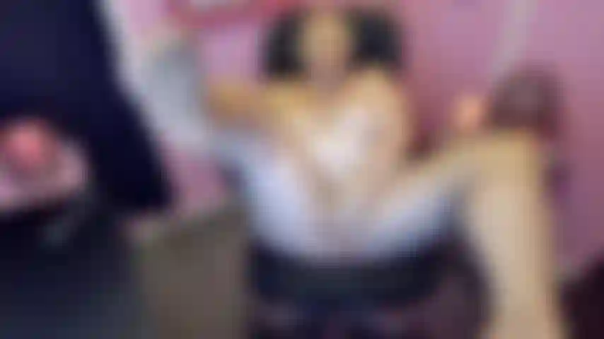239. Roleplay de moi jouant une patronne autoritaire en collants qui se sert de toi pour son plaisir, te confrontant à ton fétiche pervers et l'utilisant à mon avantage, dialogue salace torride, excellente vidéo pour les amateurs de collants.