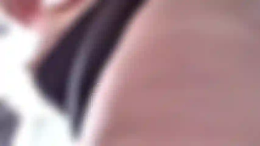 Lèche-moi le trou du cul et adore-moi, mets ta langue et ton visage entre ces grosses joues courbées et sois une bonne chienne pour moi. Cul sale, seins et trou du cul de près dans cette vidéo.