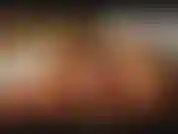 Regardez une petite vidéo teaser de moi dans la baignoire savonnant mes énormes seins naturels et jouant avec ma chatte en vous taquinant et en gémissant.