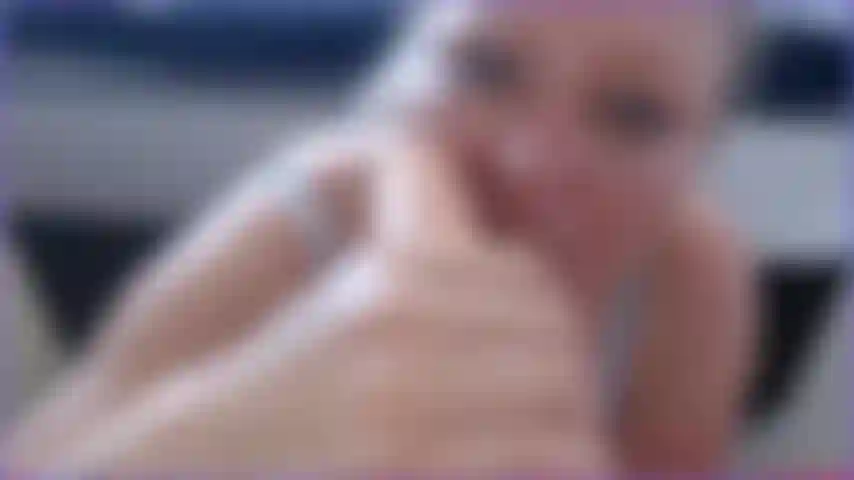 Dt cet énorme nouveau jouet, vois à quel point je suce bien ta bite, bj chaud en gorge profonde et crachant pour le style pov des amoureux oraux. Des propos grossiers et méchants dans cette vidéo, je suis la putain de reine orale, viens voir pourquoi.