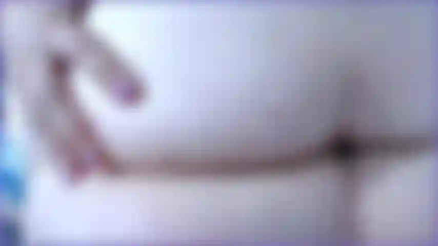 Viens adorer mon petit trou du cul serré et lèche-le comme une bonne petite salope qui aime le cul. Vue de gros connard et propos grossiers.