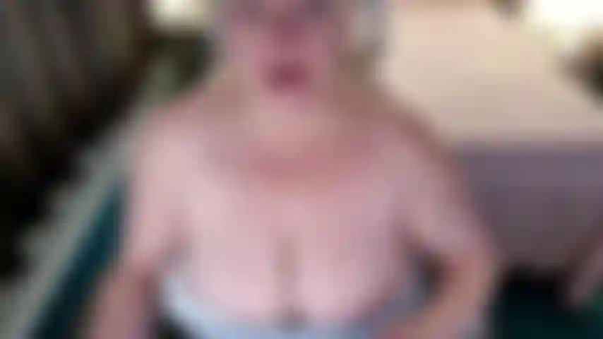Une belle-mère, un teaser de rp, venez voir à quel point votre belle-mère peut être coquine, des conversations sales et chaudes dans cette vidéo, venez faire un rp avec moi :).