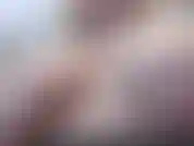 Dans cette vidéo, je vous taquine avec mes gros seins naturels jouant avec mes tétons, vidéo chaude pour les amateurs de seins.