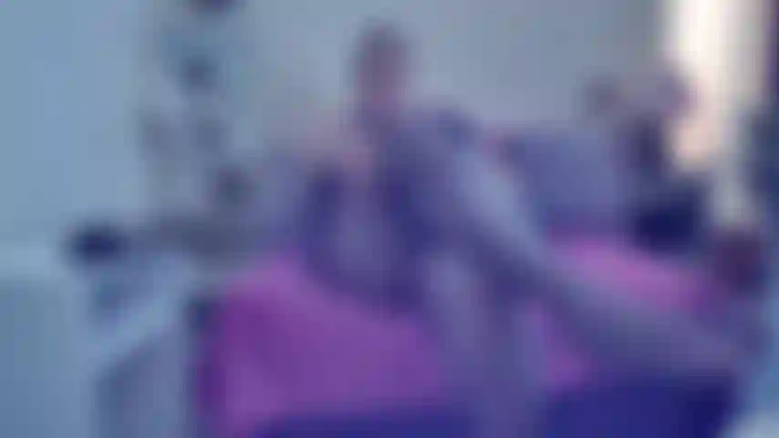 175. Jeu de rôle en nylons, laisse-moi te taquiner avec mes longues jambes en nylon et mes pieds, puis te faire languir avec ma chatte couverte de nylon en déchirant l'entrejambe et en baisant ta bite en te suppliant de me mettre enceinte, des mots sales et torrides — cette vidéo est un incontournable !