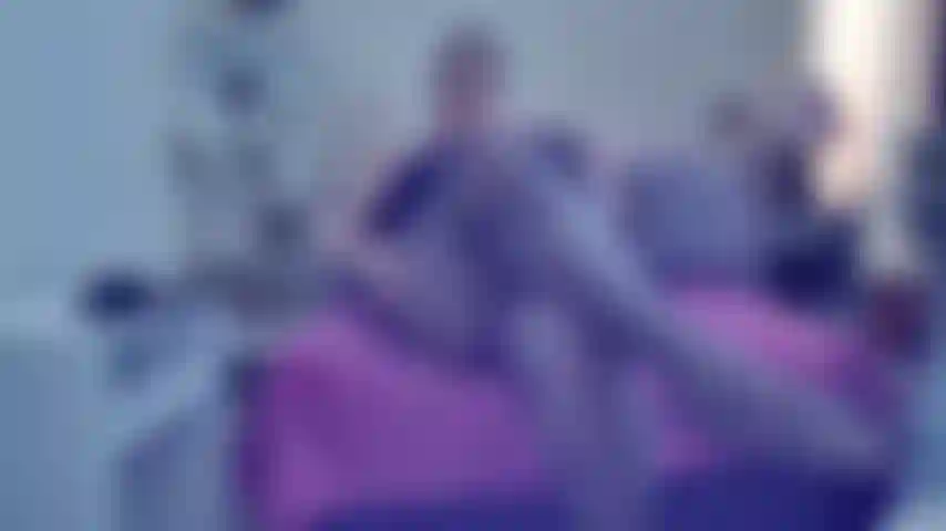 Un jeu de rôle en bas nylon, laisse-moi te taquiner avec mes longues jambes et mes pieds en nylon, puis te taquiner avec ma chatte recouverte de nylon, déchirant le gousset et baisant ta bite, voulant que tu m'imprègnes, des conversations sales et chaudes, c'est une vidéo à voir absolument !