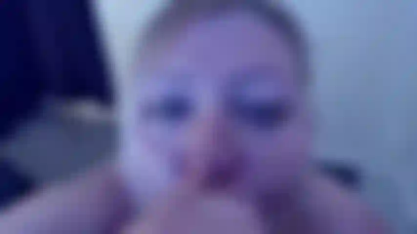 Adoration de la bite de la bbc, laissez-moi enrouler mes lèvres autour d'une grosse bite noire et vous montrer comment j'adore cette bite, vidéo chaude pour les amateurs de bbc, pov chaud, gorge profonde orale et adoration de la bbc dans cette vidéo.