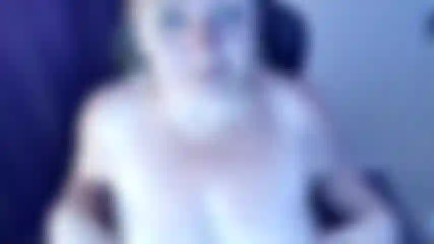 Adoration de la bite de la bbc, laissez-moi enrouler mes lèvres autour d'une grosse bite noire et vous montrer comment j'adore cette bite, vidéo chaude pour les amateurs de bbc, pov chaud, gorge profonde orale et adoration de la bbc dans cette vidéo.