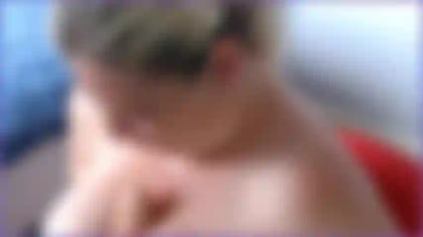 Au foyer salope mature aux gros seins veut votre bite dure et palpitante entre ses énormes seins naturels, venez baiser mes énormes seins et mon énorme gode décolleté dans cette vidéo et des propos cochons et méchants (d'une excellente manière :).