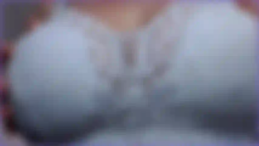 Hot tit play with spit vidéo très sexy pour les amateurs de mésanges.