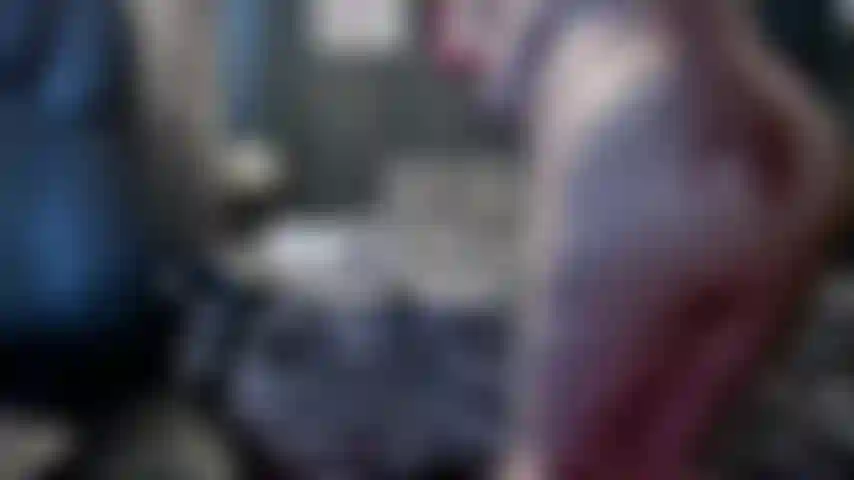 Baise ma chatte serrée de milf et écoute mon humidité pendant que je fais glisser ton gros membre dur en moi et hors de ma chatte en me baisant fort exactement comme tu le ferais en m'utilisant comme une petite salope dégueulasse qui supplie pour que tu jouisses en moi puis en jouissant sur ta bite et en la léchant et en suçant le sperme de nous deux et en me penchant pour te montrer mon petit trou du cul par derrière te donnant une belle vue pour me baiser par derrière avec des paroles sales et torrides dans cette vidéo ainsi que des gémissements et moi qui jouis !