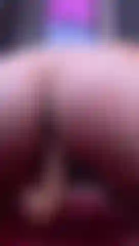 Ça sonne si bien quand ta bite entre dans ma chatte, j'adore ça.