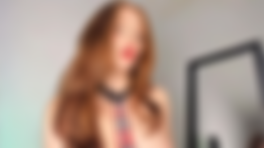 Une étudiante excitée.