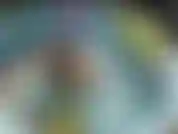 Mes seins flottent dans la piscine quoi de mieux que ça.