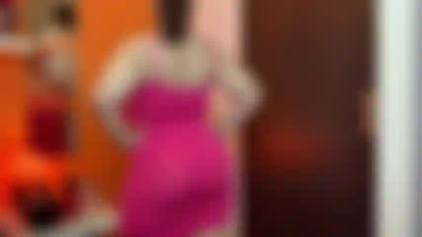 Mon gros corps sexy te rend fou et tu sais que tu veux juste saisir tout ça, sentir mon gros corps sexy et doux ! Maintenant asseyez-vous et détendez-vous et profitez de la vue pendant que je baise ma chatte pour vous !