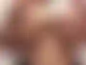 Vous êtes-vous déjà demandé à quel point mes seins sont doux ? Et comme elles se sentent bien quand tu les serres dans tes mains ? Eh bien, je peux vous dire qu'ils sont comme des balles anti-stress et que chaque fois que vous les touchez, tous vos soucis le sont.