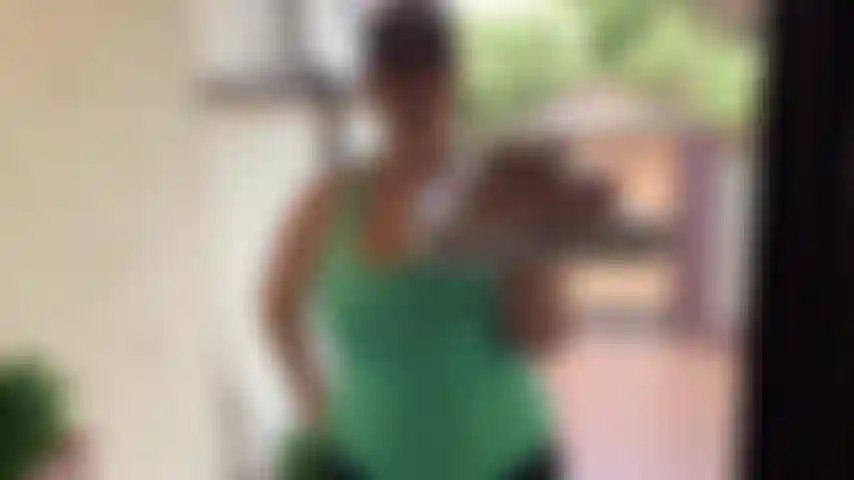 C'était une coutume alors vous m'entendez dire son nom (nick), je suis venu à votre porte en livrant de la pizza, vous m'avez accueilli en disant que je devais trouver l'argent, quand vous êtes revenu, vous m'avez demandé si je wo.