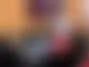 Compilation de promenades en jeans, marcher, me pencher devant toi, m'asseoir, m'allonger, me secouer le cul et bien plus encore.... Dans 5 types de jeans différents.