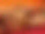 Tu aimes à quel point j'ai grossi et tu sais que je ne cesserai jamais de grandir. Vois comment je joue avec mon ventre, comment je le remue, mon cul et mes jambes épaisses.