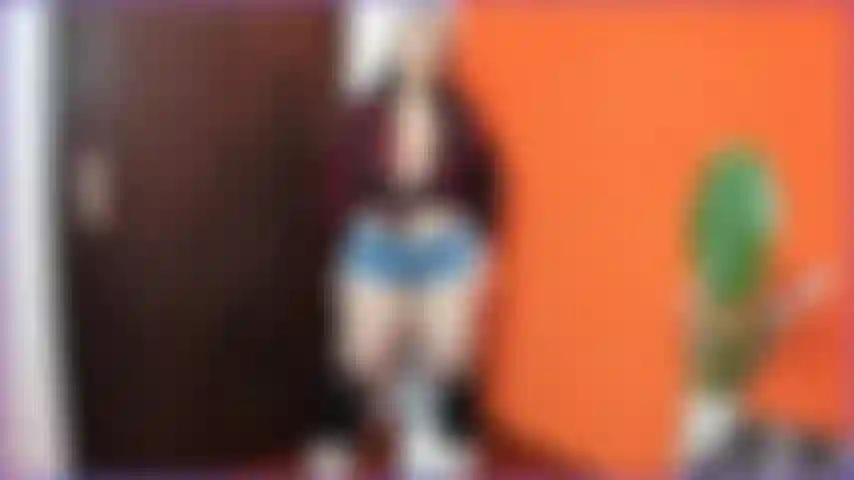 La meilleure amie de la petite amie va te faire foutre.