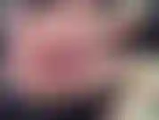 Après avoir étiré ma chatte et mon cul, j'ai utilisé un énorme gode pour étirer encore plus mon cul. Je pousse ma luxure hors de mon trou du cul serré (partie 2).