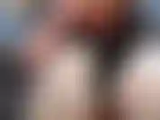 Vois comment je fourre ma culotte dans ma chatte humide et je joue avec un gode chaud jusqu'à jouir... Puis je sors ma culotte trempée de ma chatte humide et crémeuse.