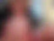 Je baise ma chatte jusqu'à ce que je jouisse, je me lèche bien les doigts ;-) un corps mature chaud et courbé en bas résille.