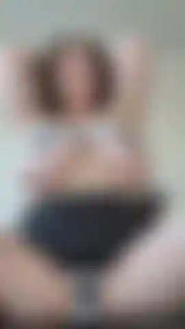 Les seins rebondissent dans mon bikini.