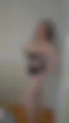 Je gicle 5 fois en gorge profonde, anale et chatte.