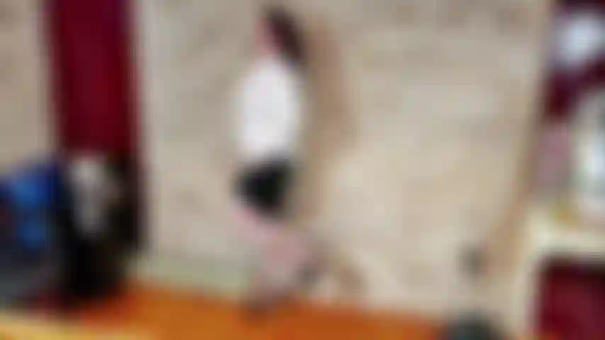 Strip tease sensuel et masturbation.