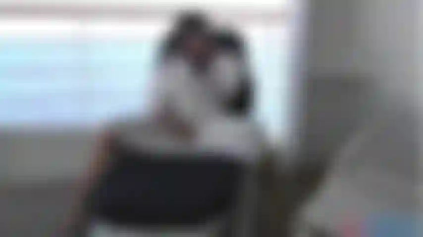 Me masturbe sur mon balcon jusqu'à ce que j'atteigne ma croisière.